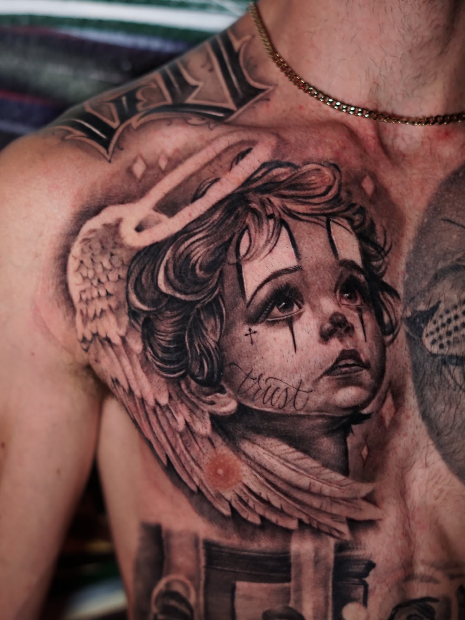 F&aacute;bio Manjua - Black & Grey / Statue Realism